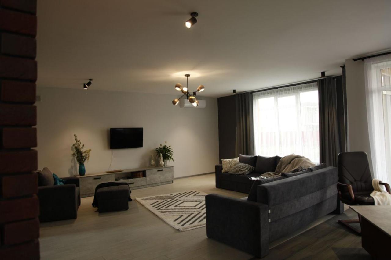 Uzhorod 3 Room Lovely House Екстериор снимка